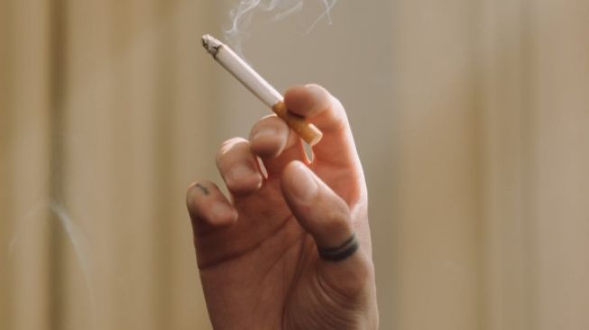 Isu Mengenai Asap Rokok Dapat Mematikan Virus Corona